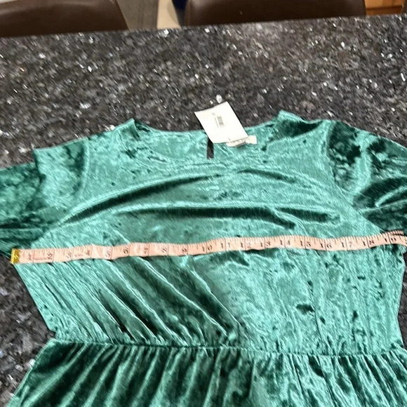 ON 34TH
Women's Crushed Velvet Midi Dress - Picture 2 of 6